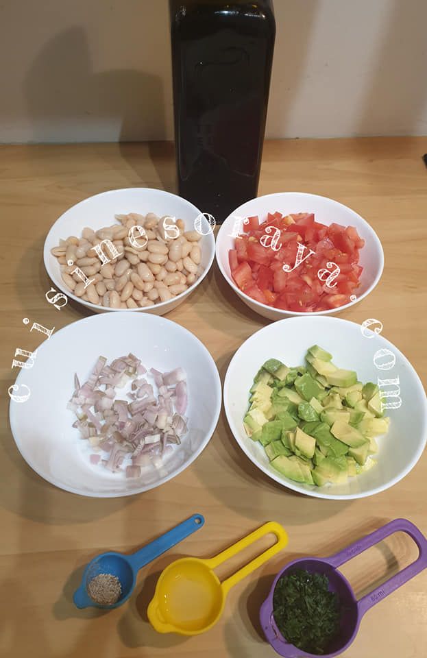 Salade d'haricots blancs et d'avocats