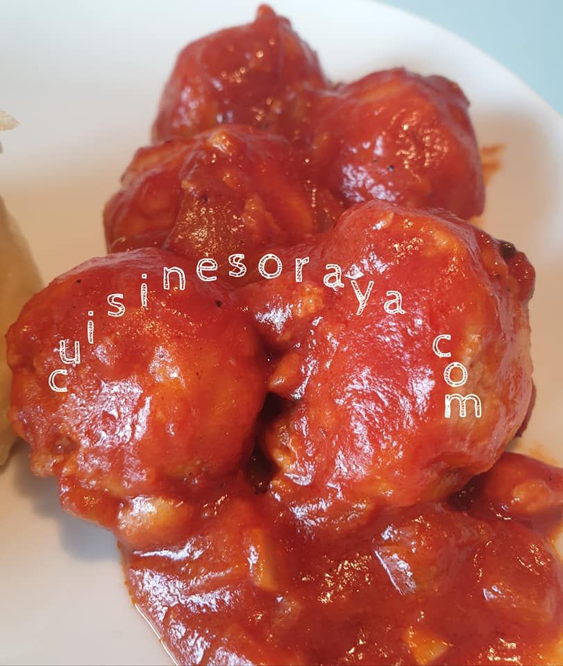 Boulettes de poisson à la sauce tomate