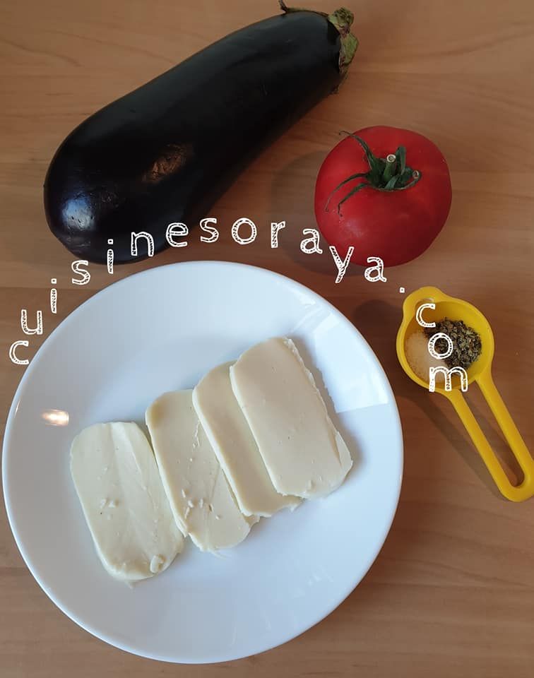 Mille-feuille d'aubergines, tomate et mozzarella
