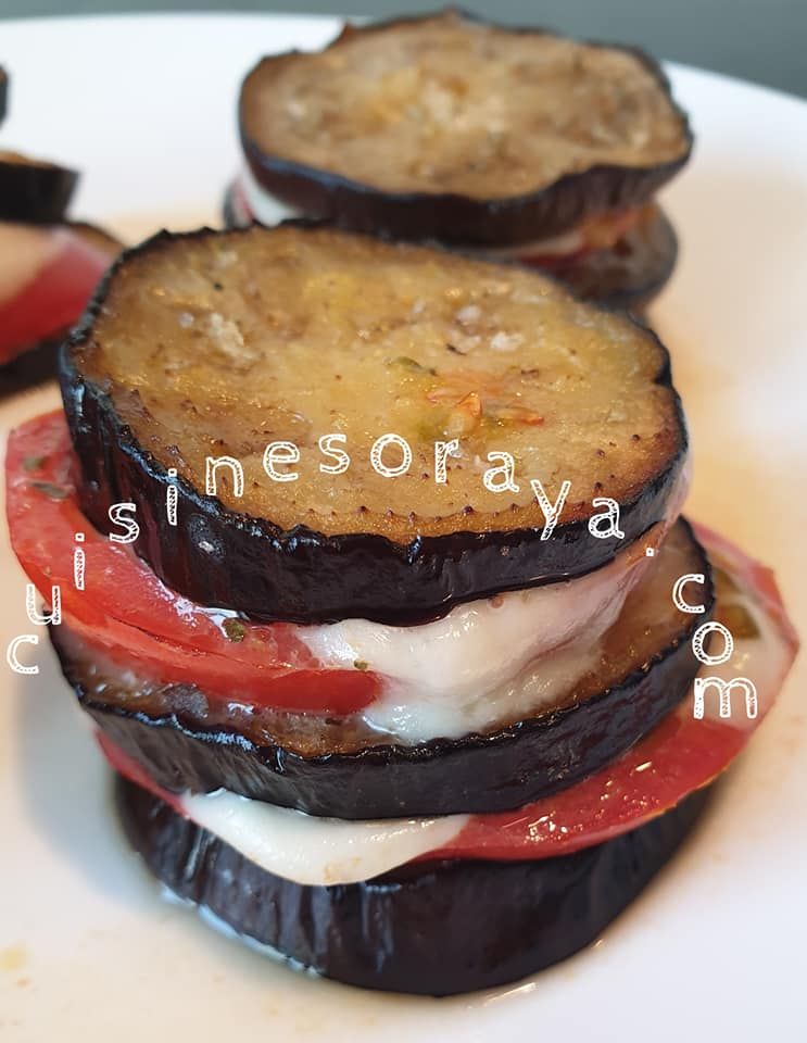 Mille-feuille d'aubergines, tomate et mozzarella
