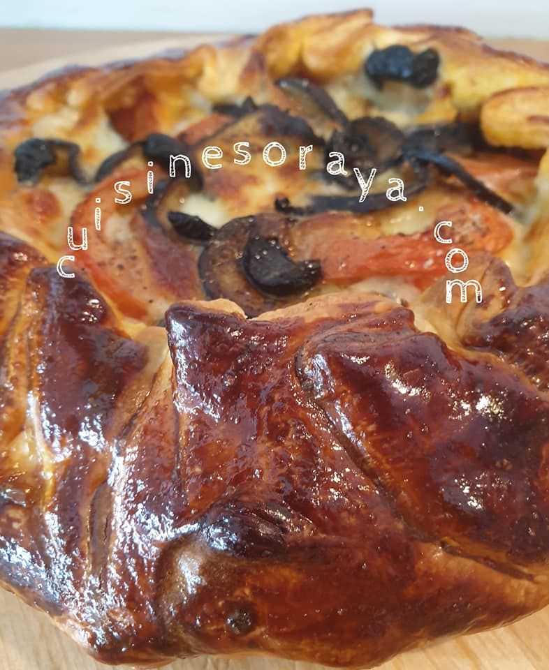 Tarte rustique à la tomate, aubergine et mozzarella