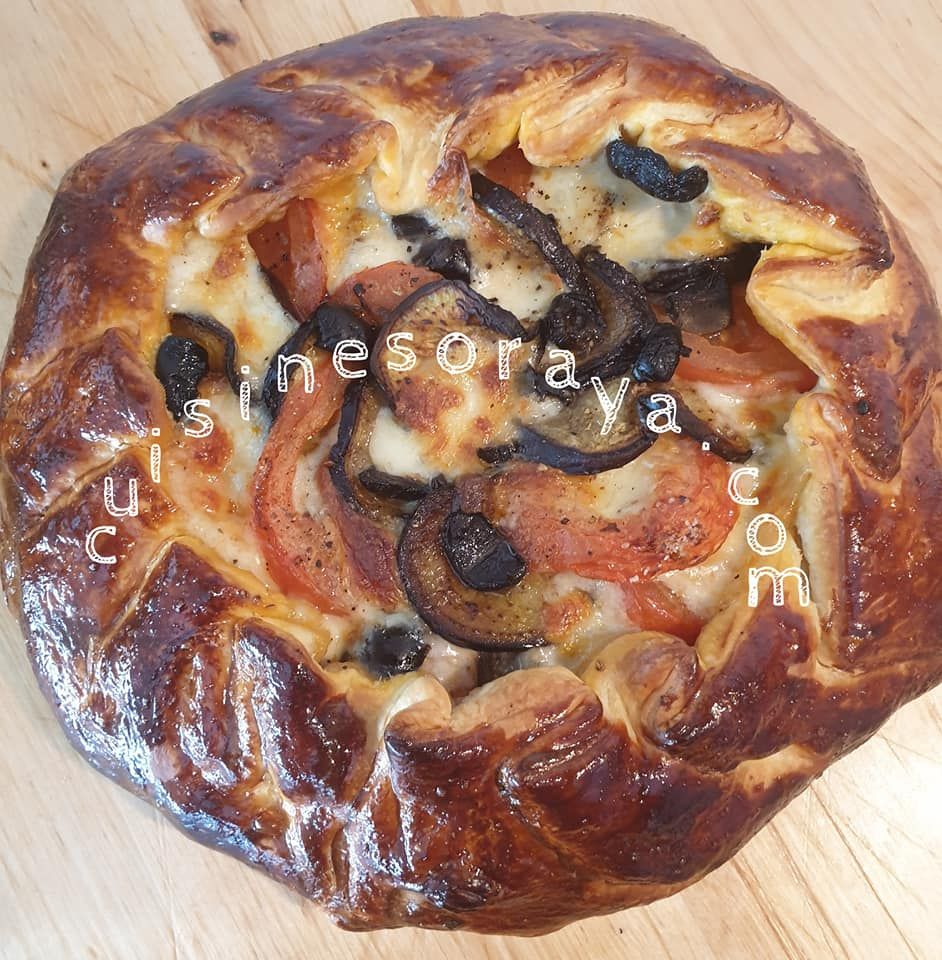Tarte rustique à la tomate, aubergine et mozzarella