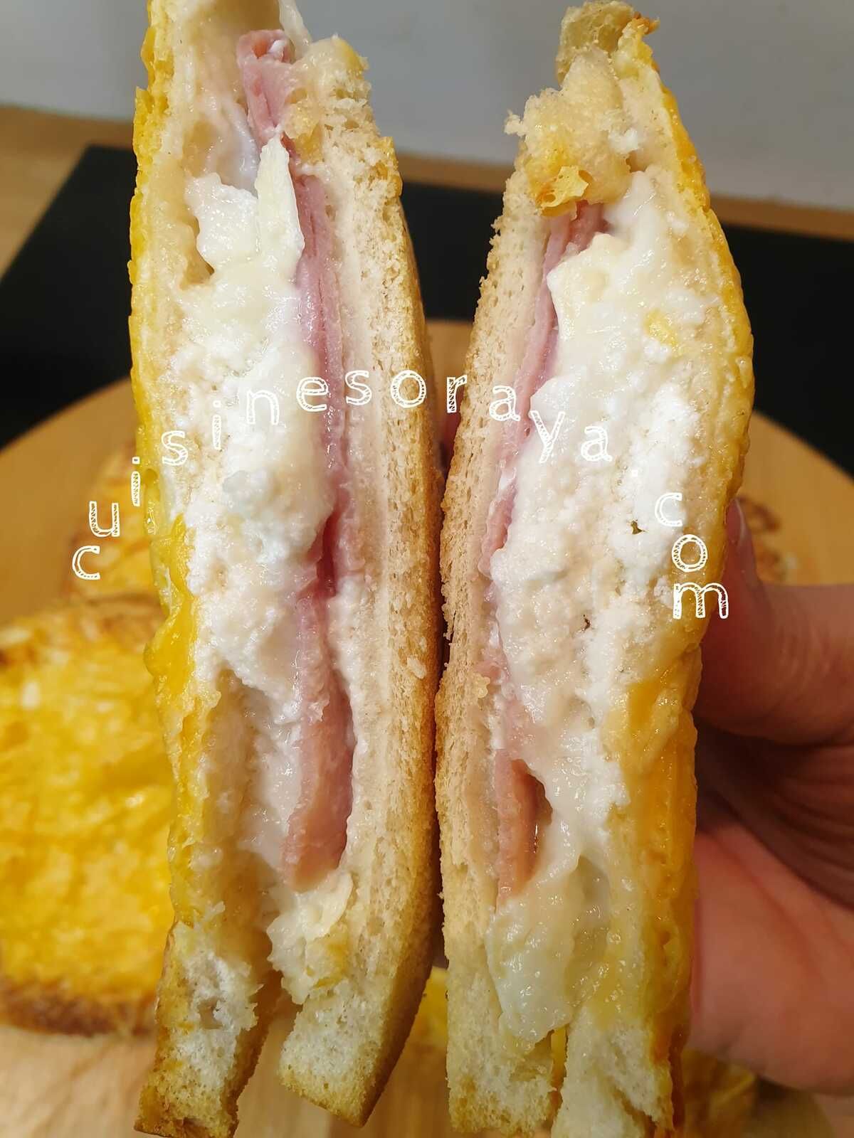Croque dinde, chèvre et miel