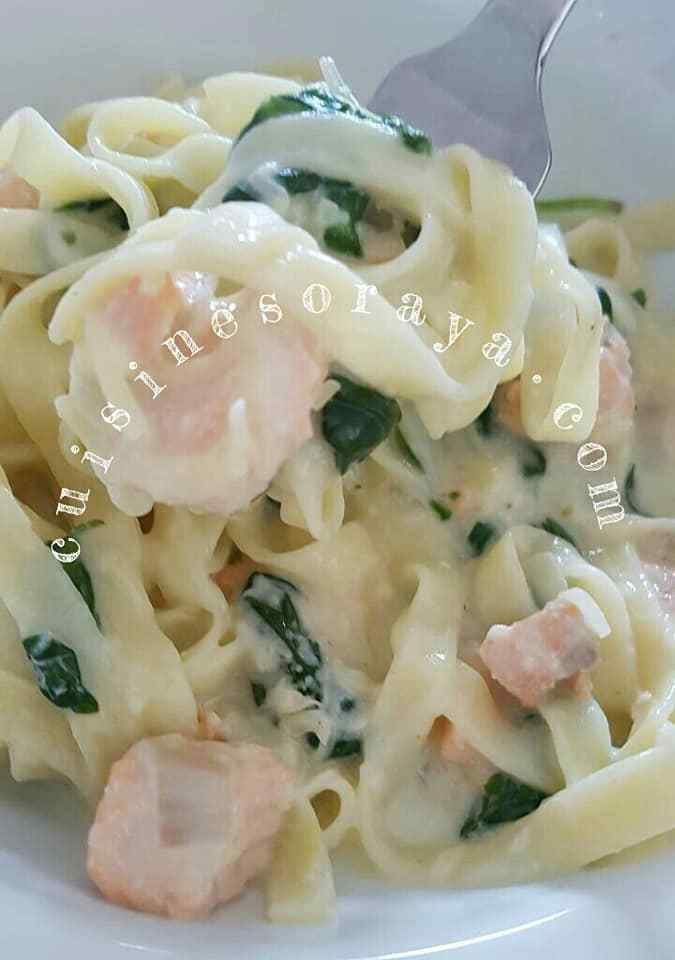 Tagliatelles au saumon et épinards