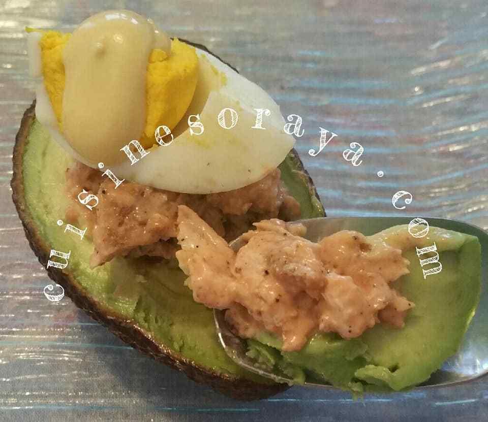 Avocat à l'escalope de poulet et avocat aux crevettes