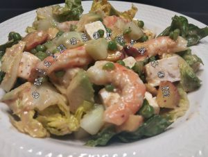 Salade soleil avocat, pêche et crevette