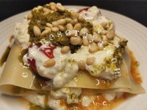Lasagne festival à la stracciatella maison, tomates rôties & pesto