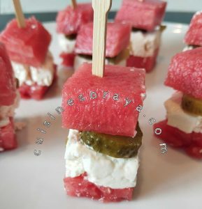 Mini burger feta et cornichon à la pastèque