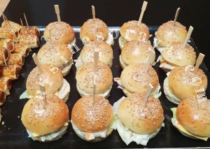 Mini pain burger et mini burger poulet