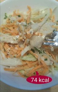 Salade de chou et de poulet.