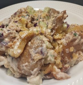 Salade de pomme de terre croustillantes au thon et yaourt