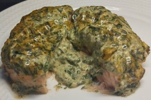 Roulé de saumon farci aux épinards et fromage frais
