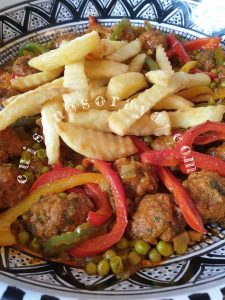 Tajine aux boulettes de viande et légumes.