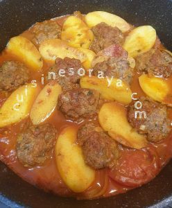 Tajine de kefta et de pommes de terre