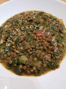Curry de lentilles vertes aux épinards