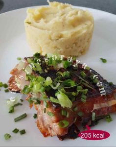 Poitrine d’agneau grillé fondante sauce aigre douce piquante