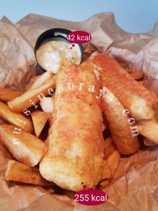 Fish & chips avec sauce tartare et frites à l&rsquo;anglaise