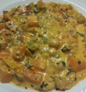 Curry crémeux de patates douces aux pois chiches au lait de coco